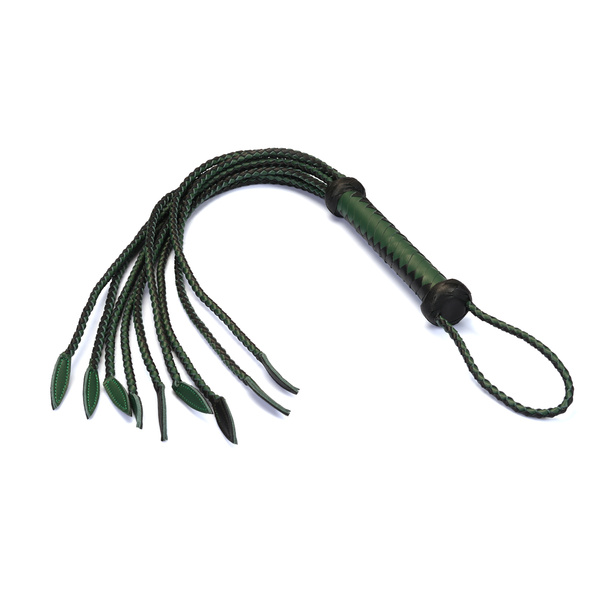Mossy Chic and Black Leather Cat O Nine Tails Whip Liebe Seele
