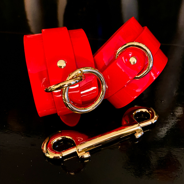 Наручники на зап’ястя High Gloss Wrist Cuffs Red/Gold Kinky Diva