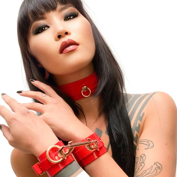 Наручники на зап’ястя High Gloss Wrist Cuffs Red/Gold Kinky Diva