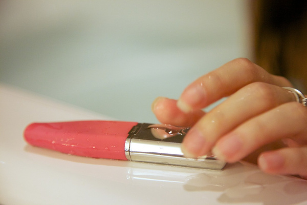 Crave Solo pink vibrator